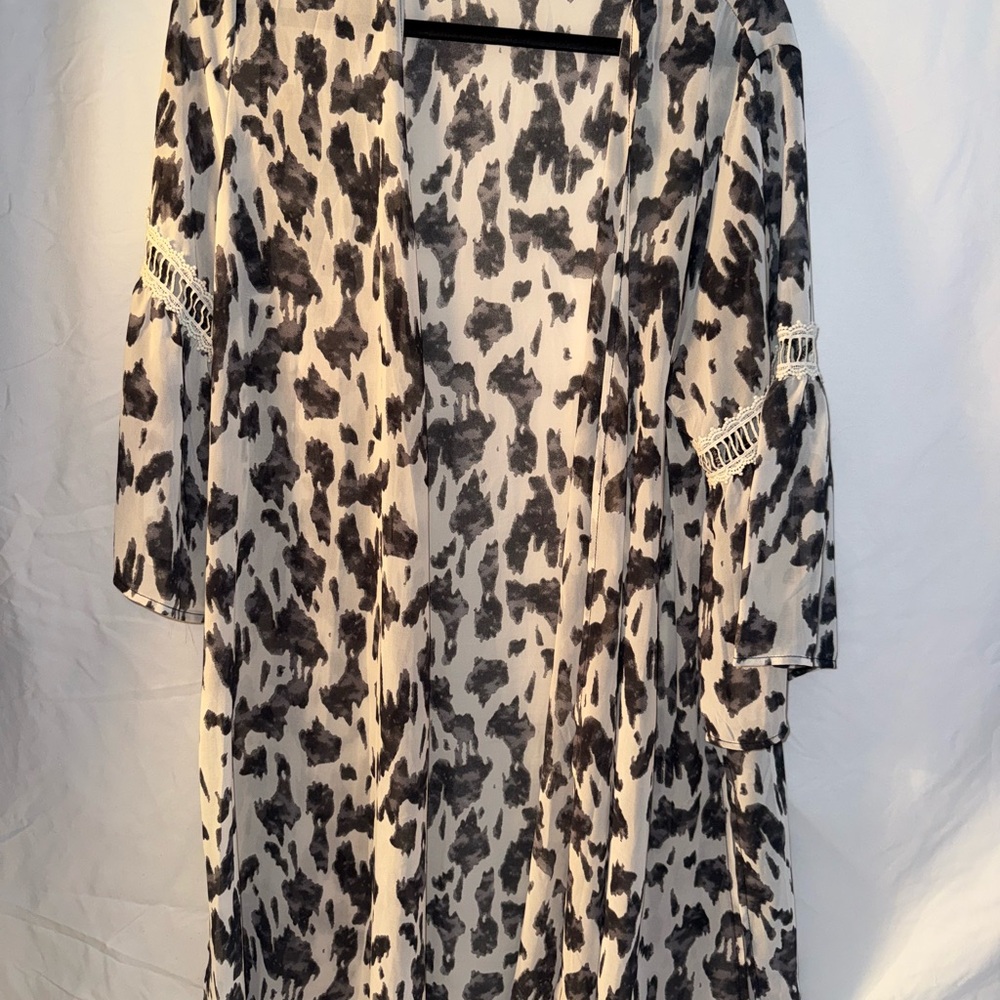 Stylish Black and White Women's Kimono